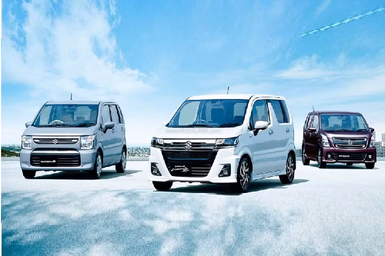 Giữa năm thường là thời điểm các hãng tung ra phiên bản mới của xe. Suzuki cũng không phải là ngoại lệ. Sau mẫu MPV hạng trung Landy, hãng xe Nhật Bản tiếp tục vén màn phiên bản nâng cấp giữa vòng đời của mẫu Suzuki Wagon R 2023 mới.