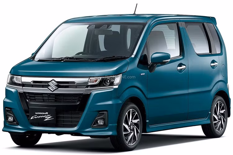 So với phiên bản tiêu chuẩn, Suzuki Wagon R Custom Z 2023 sở hữu thiết kế ngoại thất thể thao hơn. Xe được trang bị cụm đèn pha, lưới tản nhiệt và cản trước không giống phiên bản tiêu chuẩn.