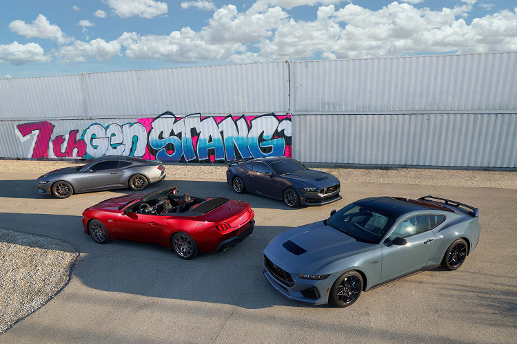 Giám đốc điều hành của Ford, Jim Farley, mô tả trong một tuyên bố: “Trong nhiều thập kỷ, Mustang đã cạnh tranh với các thương hiệu cao cấp nhất trên các thị trường lớn nhất thế giới và giành chiến thắng.