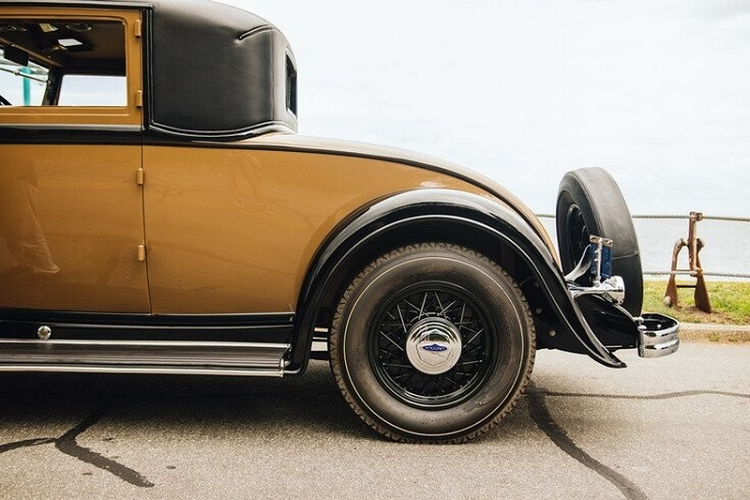 Có thể thấy so với một chiếc Rolls-Royce cổ điển, chiếc Lincoln này toát lên một khí chất hoàn toàn khác.