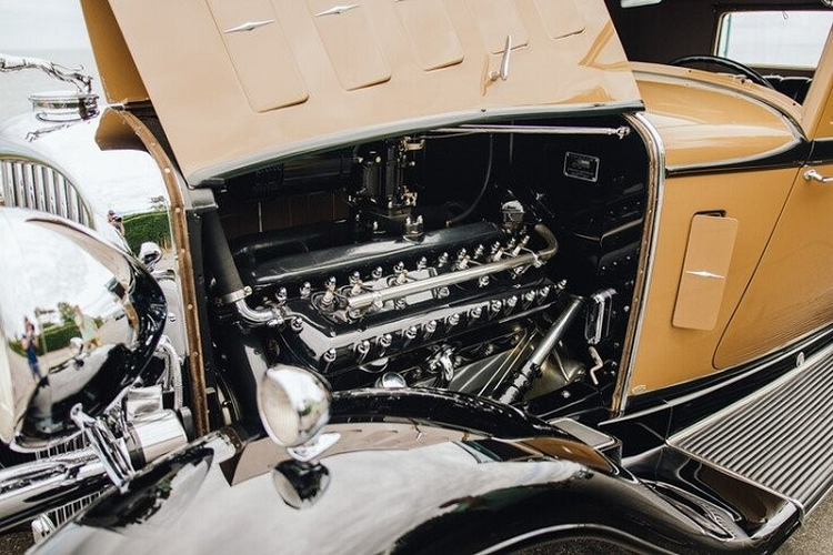 Hiện tại, chiếc Lincoln KB trong bài đang được bán thông qua Redline Restoration of Black Rock, Connecticut - một đơn vị chuyên phục chế các mẫu xe cổ. Được biết, đây là chiếc KB 1932 duy nhất còn lại trên thế giới có lốp dự phòng gắn ở phía sau.