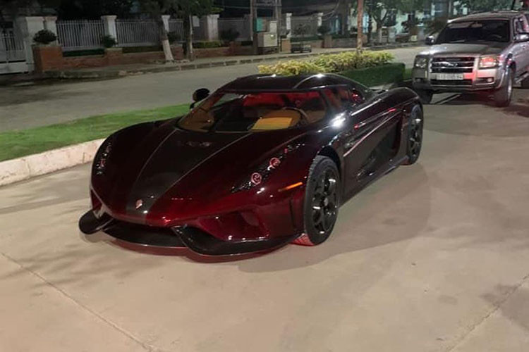 Được biết, để đưa Koenigsegg Regera về Việt Nam và nộp đầy đủ các khoản thuế phí, ước tính số tiền mà vị đại gia ngành thẩm mỹ sẽ phải chi có thể dao động từ 120 - 250 tỷ đồng (tùy giá xe).
