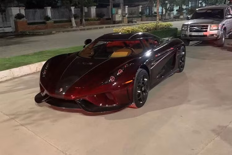 Được biết, để đưa Koenigsegg Regera về Việt Nam và nộp đầy đủ các khoản thuế phí, ước tính số tiền mà vị đại gia ngành thẩm mỹ sẽ phải chi có thể dao động từ 120 - 250 tỷ đồng (tùy giá xe).