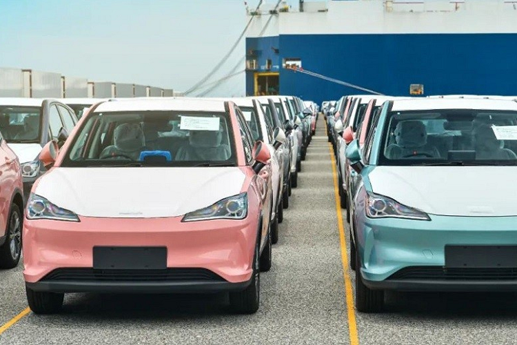 Trước Hozon Auto, có cả Great Wall Motors (Trường Thành) với mẫu ôtô điện Ora Good Cat hay EV Primus với Volt City EV. Vào hồi đầu tháng 8 vừa qua, hãng xe Trung Quốc BYD cũng đã ra mắt thị trường Thái Lan và dự định bán ôtô điện ở đây.