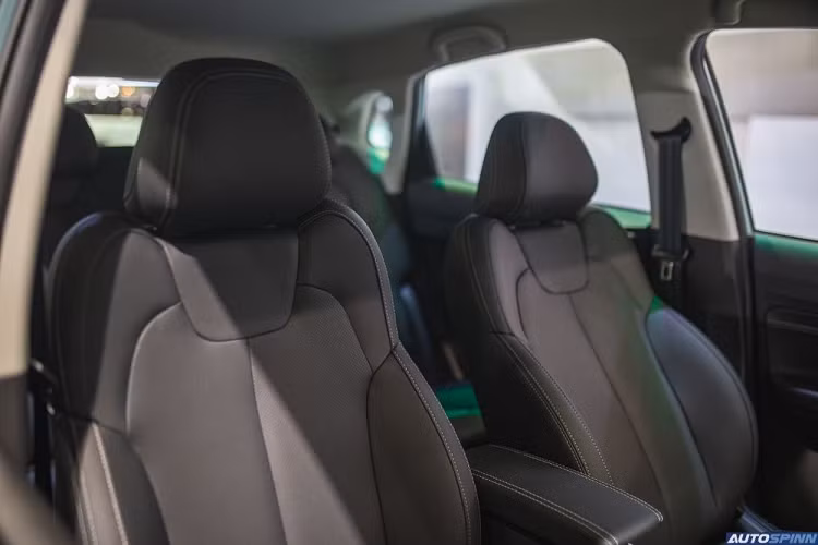 "Trái tim" của mẫu ôtô điện Trung Quốc này là mô-tơ điện mạnh 95 mã lực và mô-men xoắn cực đại 150 Nm. Mô-tơ kết hợp với cụm pin lithium-ion 38,5 kWh và hệ dẫn động cầu trước.