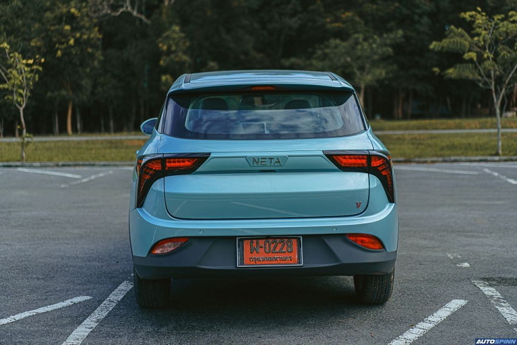 Tính năng mở cửa không cần chìa khóa, nút bấm khởi động máy. Bảng đồng hồ kỹ thuật số 12 inch