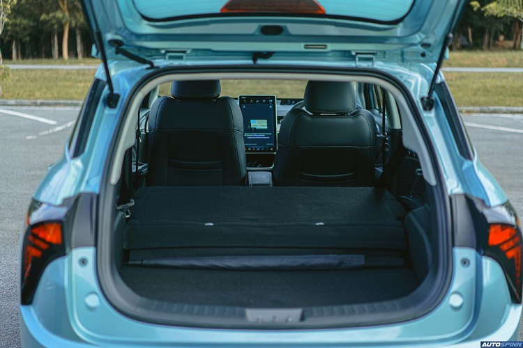 Ngoài ra, xe còn có chiều cao gầm 130 mm và thể tích khoang hành lý 335 lít hoặc 552 lít nếu hàng ghế sau gập xuống.