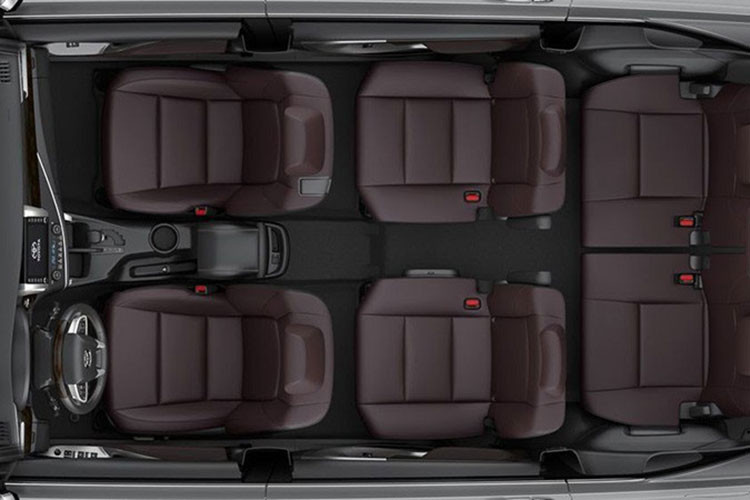 Không những vậy, bản này còn được trang bị gói công nghệ an toàn chủ động Toyota Safety Sense, bao gồm các tính năng hỗ trợ giữ làn, cảnh báo chệch làn, kiểm soát hành trình chủ động, đèn pha tự động điều chỉnh góc chiếu, cảnh báo điểm mù và cảnh báo phương tiện cắt ngang phía sau.