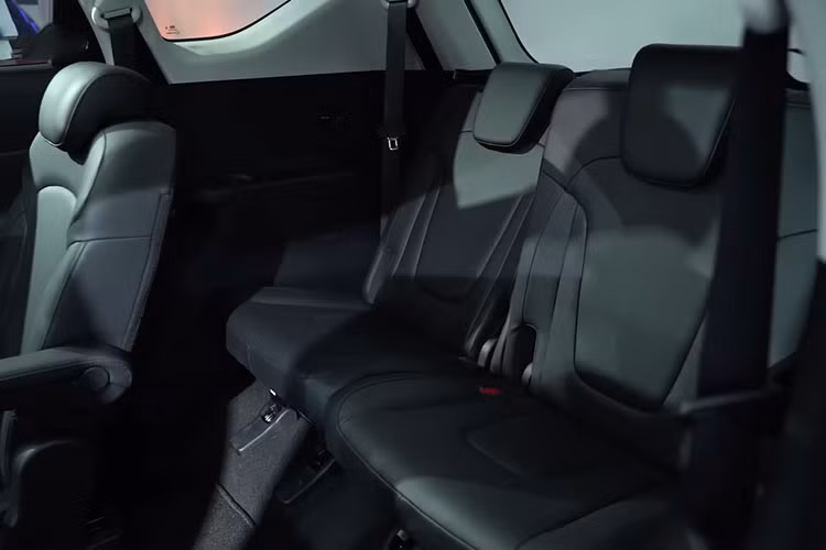 Cung cấp sức mạnh cho Hyundai Stargazer 2023 là động cơ xăng Smartstream 4 xi-lanh, hút khí tự nhiên, dung tích 1.5L, sản sinh công suất tối đa 115 mã lực và mô-men xoắn cực đại 144 Nm. Khối động cơ này kết hợp với hộp số sàn 6 cấp hoặc hộp số biến thiên vô cấp CVT và hệ dẫn động cầu trước.