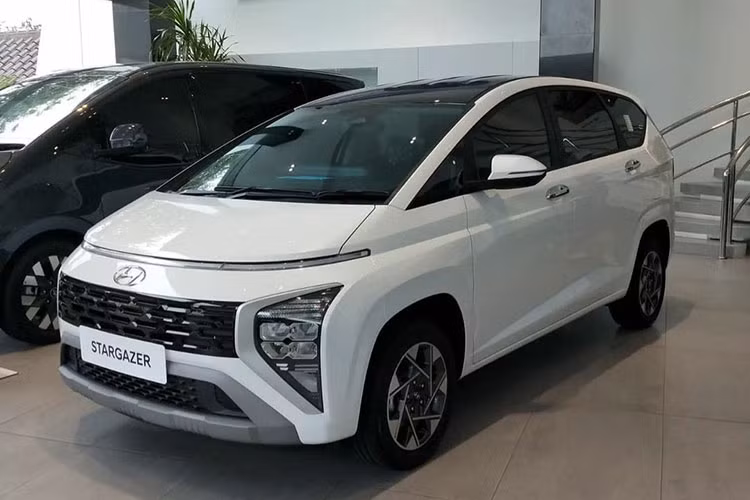 Sau khi ra mắt Việt Nam, Hyundai Stargazer sẽ gặp phải không ít thách thức trong việc tiếp cận khách hàng khi một số đối thủ như Suzuki XL7, Mitsubishi Xpander hay Toyota Veloz Cross đã có “chỗ đứng” vững chắc trên thị trường. Tuy nhiên, vẫn còn nhiều cơ hội để Stargazer trở thành “ngôi sao” trong phân khúc đầy tiềm năng này.