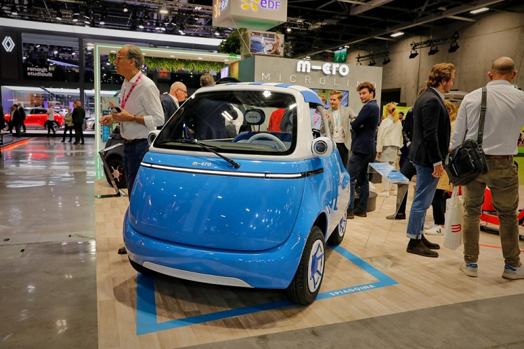 Hiện hãng Micro chưa công bố nhiều thông tin liên quan đến Microlino Lite. Chỉ biết rằng, Microlino Lite sẽ có phạm vi di chuyển sau khi sạc pin tương đương với Microlino 2.0. Tùy loại pin, Microlino 2.0 sẽ sở hữu phạm vi hoạt động 91 km, 177 km và 230 km sau khi sạc đầy pin. Theo kế hoạch, Microlino Lite sẽ chính thức đi vào sản xuất từ năm 2023 và có giá rẻ hơn Microlino 2.0. 