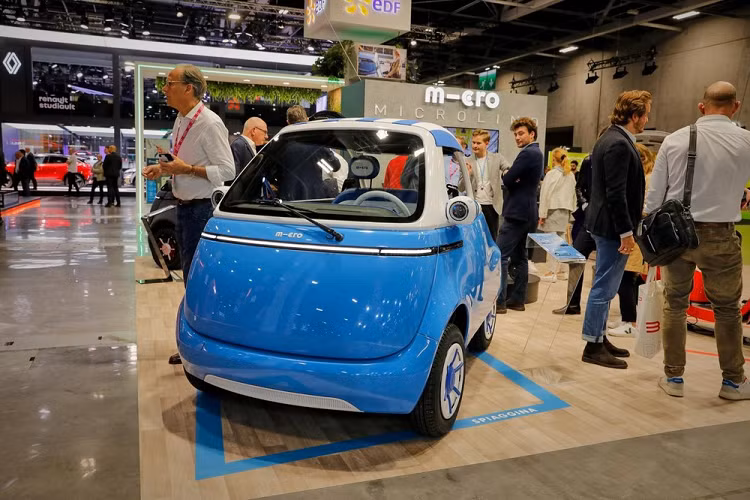 Hiện hãng Micro chưa công bố nhiều thông tin liên quan đến Microlino Lite. Chỉ biết rằng, Microlino Lite sẽ có phạm vi di chuyển sau khi sạc pin tương đương với Microlino 2.0. Tùy loại pin, Microlino 2.0 sẽ sở hữu phạm vi hoạt động 91 km, 177 km và 230 km sau khi sạc đầy pin. Theo kế hoạch, Microlino Lite sẽ chính thức đi vào sản xuất từ năm 2023 và có giá rẻ hơn Microlino 2.0. 