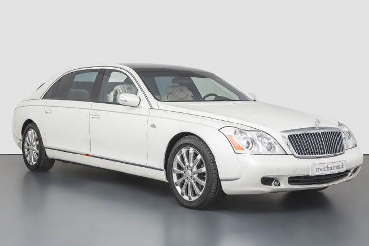 Trong khi Pullman sở hữu dáng xe hình hộp vượt thời gian thì Maybach lại sử dụng nhiều đường nét tròn trịa mang tính khí động học cao hơn. Với số tiền 2.320.500 Euro (khoảng 59,8 tỷ đồng) trong tay thì giữa Mercedes-Benz 600 Pullman và Maybach 62S Landaulet, đâu mới là sự lựa chọn của bạn
