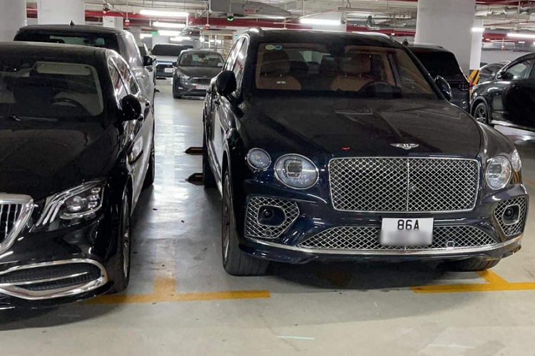 Dai gia Binh Thuan tau SUV Bentley Bentayga hon 18 ty dong-Hinh-2