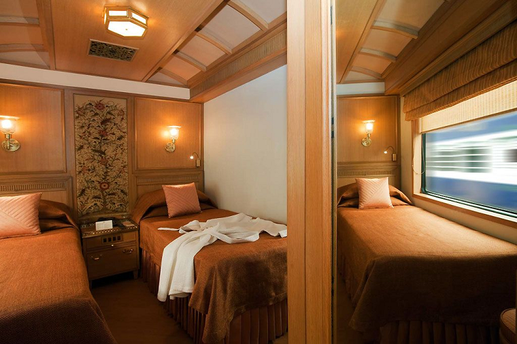 Để được đi trên con tàu xa xỉ này, hành khách phải bỏ ra không ít tiền. Giá vé tàu Maharajas' Express trọn gói thường có giá từ 4.725 USD (khoảng 107 triệu đồng), còn cabin hạng tổng thống có giá đến 23.700 USD (khoảng 541 triệu đồng).