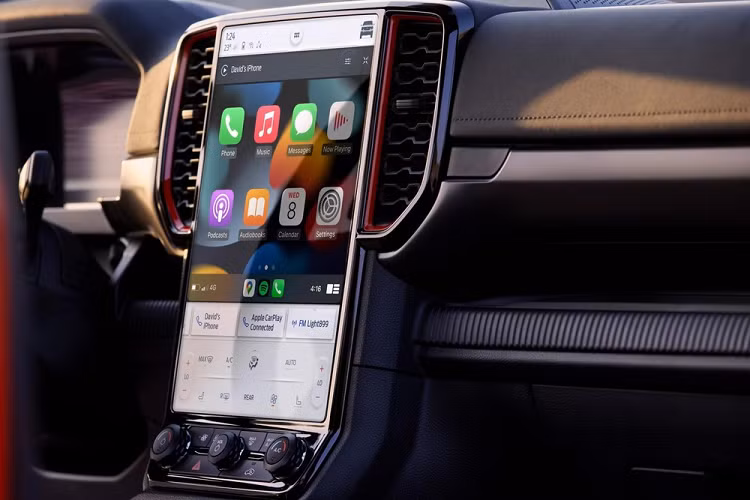 Hiện chưa rõ khi nào Ford Việt Nam mới có ý định mang chiếc bản tải Ranger Raptor 2023 về nước để ra mắt với các khách hàng, tuy nhiên, một số dân chơi đang có ý định sớm sở hữu xe Ford Ranger Raptor thế hệ mới theo cách mua xe từ thị trường Campuchia.