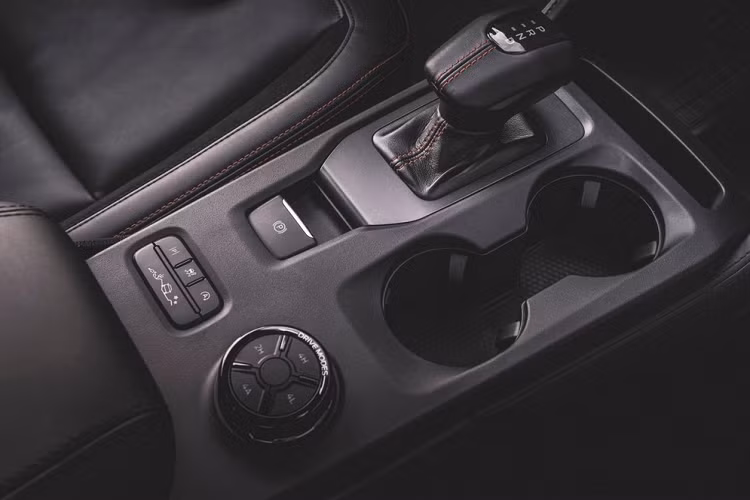 Vào đầu năm nay, hãng xe Ford đã chính thức vén màn thế hệ mới của dòng xe bán tải hiệu suất cao Ranger Raptor, hãng chọn ngày ra mắt rất đẹp là 22/2/2022. Ranger Raptor 2023 do bộ phận Ford Performance phát triển với định hướng vẫn là kết hợp giữa hiệu suất vận hành và khả năng off-road.