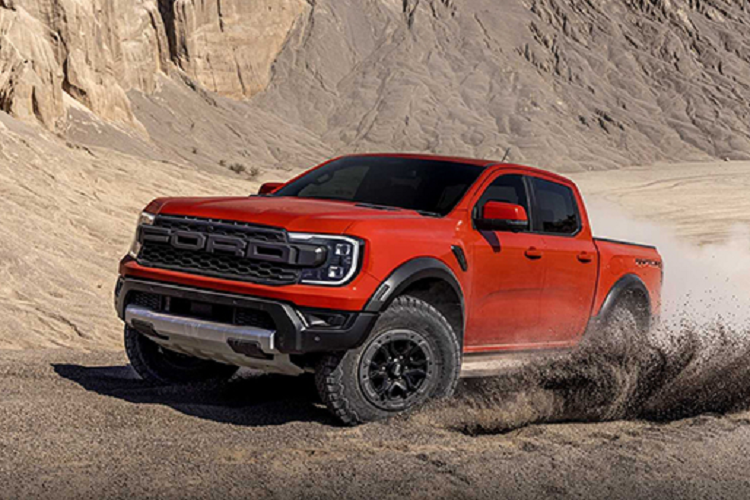 Ở đồ chơi công nghệ dành cho off-road, xe có hệ thống Trail Control, người lái có thể cài đặt tốc độ dưới 32 km/h rồi tập trung điều khiển, việc tăng tốc và phanh cứ để xe tự lo, tiếp theo là hành trình của hệ thống treo được tăng lên 290 mm ở phía trước và phía sau là 250 mm, hệ thống treo tay đòn cao/thấp mới, làm bằng nhôm, giảm xóc chủ động FOX Live Valve 63 mm, hệ thống treo liên kết Watt phía sau.