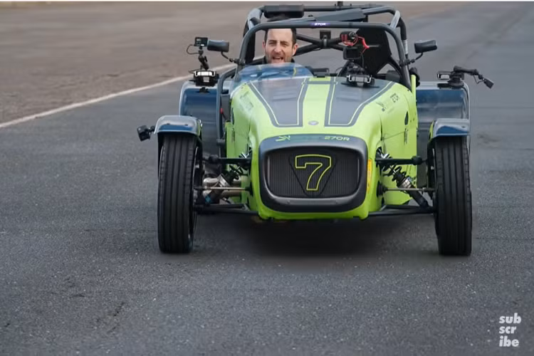 Khi di chuyển ở tốc độ chậm, “Driven Media” nói rằng những chiếc lốp rỗng khí mang lại cảm giác giống như lốp thông thường, nhưng khi họ đi nhanh hơn, những khuyết điểm từ hình dạng vòng tròn thiếu hoàn hảo của nó trở nên rõ ràng hơn. Lốp xe tạo tiếng ồn ào rõ ràng, và trải nghiệm lái xe cũng không hề êm ái.