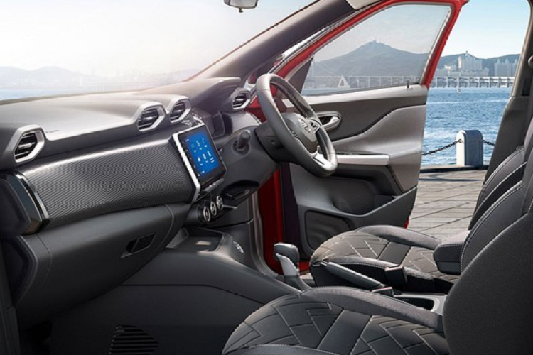 Hàng ghế thứ ba của xe sẽ là dạng ghế dài được đặt vào khoang hành lý và có thể gập xuống để tăng khả năng chở đồ. Trong khi đó, hàng ghế thứ hai sẽ được cải tiến để có thể gập xuống, cho phép hành khách ra/vào hàng ghế cuối. Ngoài ra, hàng ghế thứ hai còn có cơ chế trượt để điều chỉnh khoảng duỗi chân cho cả hai hàng ghế phía sau.