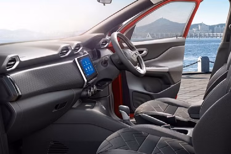 Hàng ghế thứ ba của xe sẽ là dạng ghế dài được đặt vào khoang hành lý và có thể gập xuống để tăng khả năng chở đồ. Trong khi đó, hàng ghế thứ hai sẽ được cải tiến để có thể gập xuống, cho phép hành khách ra/vào hàng ghế cuối. Ngoài ra, hàng ghế thứ hai còn có cơ chế trượt để điều chỉnh khoảng duỗi chân cho cả hai hàng ghế phía sau.