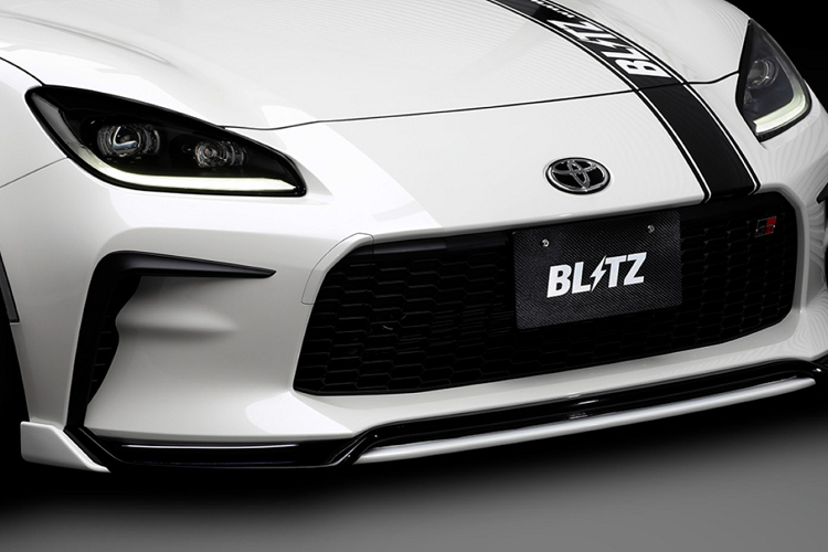 Cánh gió phía trước có giá 423 Đô, 616 Đô với dải đèn LED, phần mở rộng líp hông có giá bán 769 Đô, bộ khuếch tán có giá bán 346 Đô và trang trí cửa sổ sau có giá bán 269 Đô.