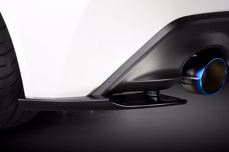 Ở phía sau, gói độ này đã đem đến cho xe các cánh tản nhiệt ở cả hai bên của bộ khuếch tán, có thể có màu theo màu thân xe hoặc màu đen.