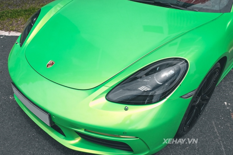 Với diện mạo độc đáo này, chiếc 718 trong bài viết chắc chắn sẽ trở thành tâm điểm gây chú ý mỗi khi lăn bánh trên đường phố.