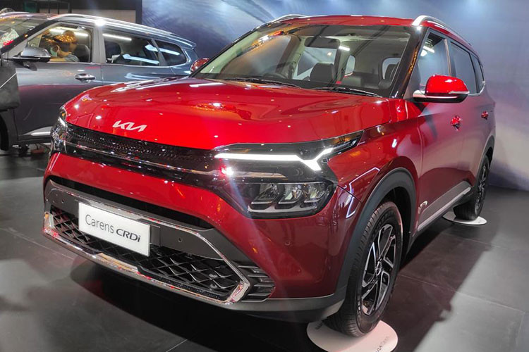 Sau Indonesia, Kia Carens 2022 dự kiến cũng sẽ được phân phối chính hãng tại Việt Nam. Vào hồi tháng 5 năm nay, lô xe Kia Carens mới được nhập khẩu từ Ấn Độ và đã được thông quan tại Việt Nam.