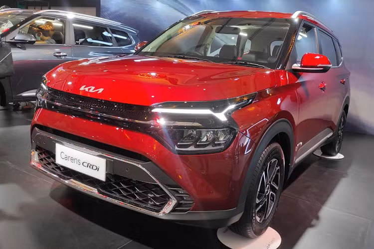 Sau Indonesia, Kia Carens 2022 dự kiến cũng sẽ được phân phối chính hãng tại Việt Nam. Vào hồi tháng 5 năm nay, lô xe Kia Carens mới được nhập khẩu từ Ấn Độ và đã được thông quan tại Việt Nam.