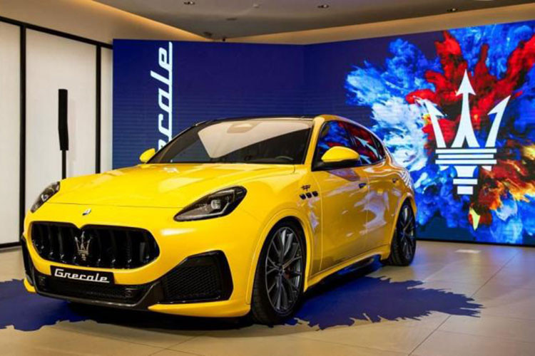 Dòng xe hoàn toàn mới mang tên gọi Grecale của hãng xe Maserati đã được cho ra mắt vào tháng 3 đầu năm nay với tổng cộng 4 phiên bản là GT, Modena, Trofeo và bản đặc biệt PrimaSerie. Đến nay, chiếc SUV hạng sang cỡ nhỏ Maserati Grecale 2022 mới đã được mang đến thị trường Thái Lan để giới thiệu.