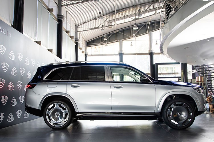Là mẫu xe đánh dấu hành trình 100 năm của thương hiệu huyền thoại Maybach, chiếc xe SUV Mercedes-Maybach GLS 600 Edition 100 mang trong mình diện mạo đẳng cấp nhất cùng những điểm nhận diện mang tính biểu tượng.