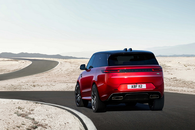 Range Rover Sport mới sẽ được sản xuất tại Nhà máy Sản xuất Solihull tại Anh, chung với Range Rover thế hệ mới. Và cuối cùng, mẫu SUV thế hệ mới của Land Rover sẽ được nhập khẩu và phân phối tại Việt Nam dưới 5 phiên bản. Mức giá xe Range Rover Sport 2022 bán ra khởi điểm tại Việt Nam dự kiến từ 6,969 tỷ đồng.