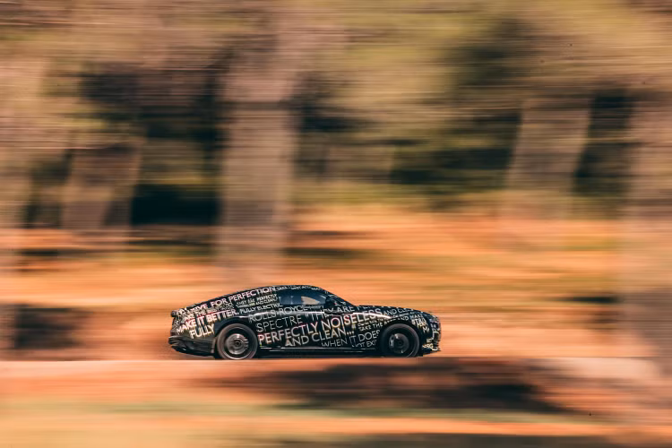 Chiếc Rolls-Royce Electric Super Coupé 2023 này sẽ là chiếc xe siêu sang chạy hoàn toàn bằng điện đầu tiên có các chuyến đi thử nghiệm xuyên lục địa trong chương trình thử nghiệm dài 2,5 triệu Km.