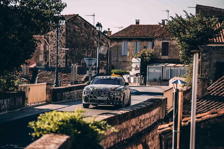 Nơi đây từng là một vòng đua tổ chức Grand Prix 1926 và đến nay, địa điểm này hiện là một cơ sở thử nghiệm và phát triển hiện đại, kết hợp hơn 60 km tuyến đường khép kín