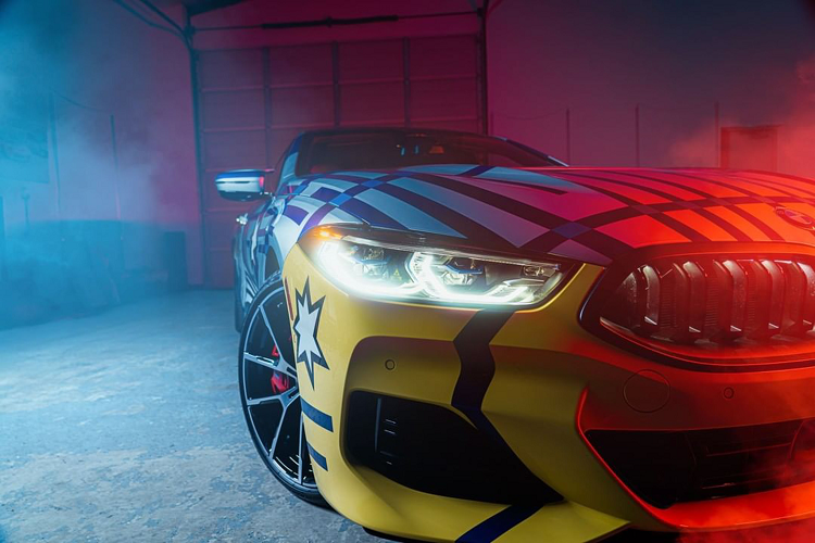 Mẫu BMW 8 X JEFF KOONS này sẽ được sản xuất với số lượng giới hạn chỉ 99 chiếc, mỗi chiếc có giá bán khởi điểm tại thị trường Mỹ lên tới 350.000 USD.
