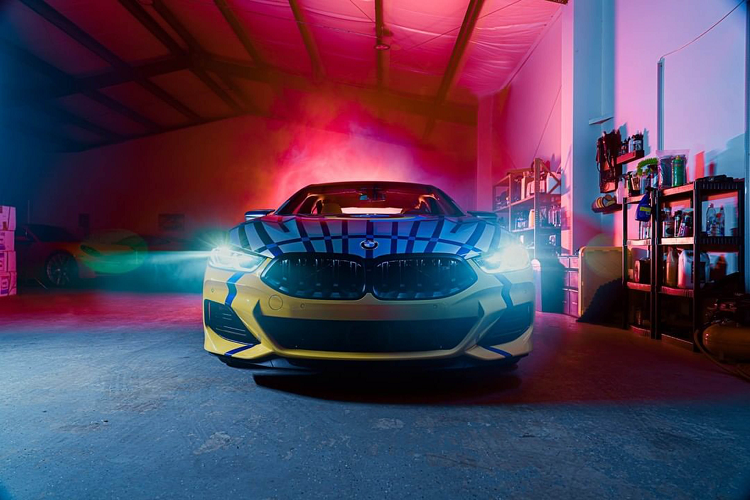 Chiếc xe BMW 8 X JEFF KOONS đầu tiên đã xuất xưởng và hiện đã được bàn giao tới tay khách hàng. Vị chủ nhân may mắn này đã nhận bàn giao xe và đây chính là chiếc xe đầu tiên được bàn giao tại Hoa Kỳ.