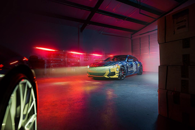 BMW cho biết quá trình sơn cho phiên bản giới hạn này đòi hỏi 11 công đoạn khác nhau và mỗi chiếc xe mất vài trăm giờ để hoàn thành, nên mức giá đắt đỏ mà khách hàng phải bỏ ra để sở hữu có thể dễ dàng lý giải.