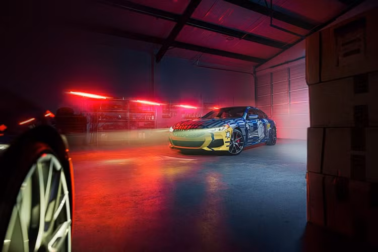 BMW cho biết quá trình sơn cho phiên bản giới hạn này đòi hỏi 11 công đoạn khác nhau và mỗi chiếc xe mất vài trăm giờ để hoàn thành, nên mức giá đắt đỏ mà khách hàng phải bỏ ra để sở hữu có thể dễ dàng lý giải.