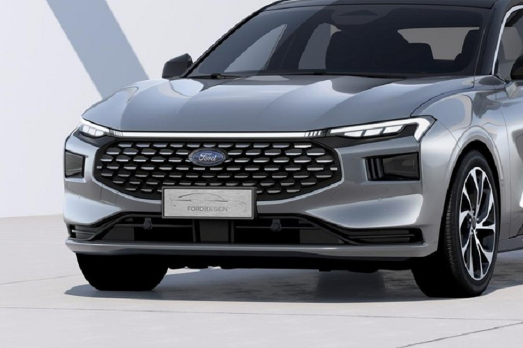 Đáng tiếc là gói công nghệ an toàn chủ động ADAS chỉ dành cho bản ST-Line. Với hệ thống an toàn Ford Co-Pilot 360 đầy đủ, bản ST-Line có khả năng tự lái cấp độ 2. Được phát triển dựa trên cơ sở gầm bệ C2 giống Ford Evos cũng như Lincoln Zephyr, Mondeo thế hệ mới dùng hệ thống treo thanh giằng MacPherson phía trước và đa liên kết đằng sau.