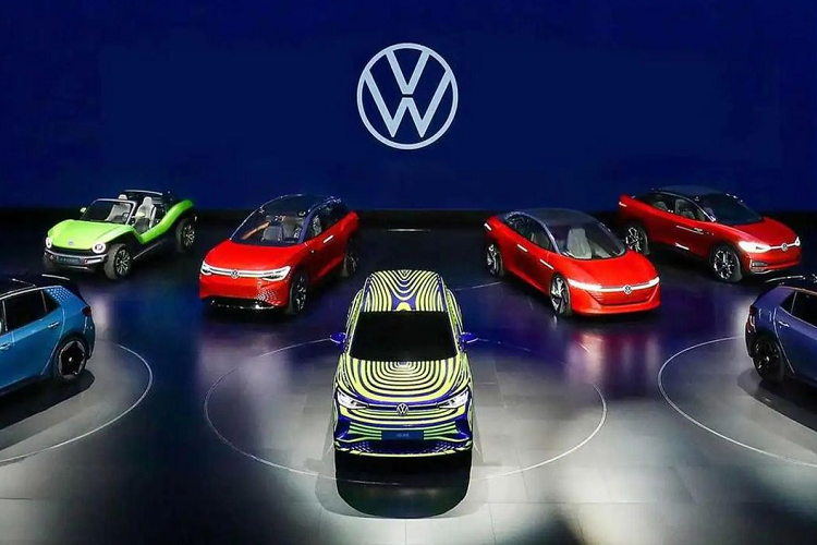 Thương hiệu bán được nhiều xe thứ ba trên toàn cầu trong năm ngoái là Hyundai với doanh số 6.975.710 xe. Theo ngay sau nhà sản xuất ôtô Nhật Bản là Stellantis với khoảng cách hơn 500 xe.