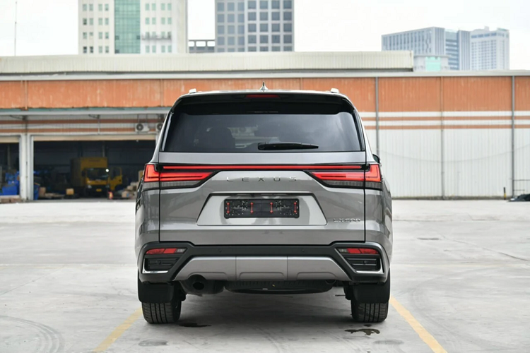 Trước đó, Lexus Việt Nam đã công bố giá bán cho LX600 bản 4 chỗ VIP là 9,2 tỷ đồng nên có thể mẫu xe nhập khẩu tư nhân sẽ có giá bán hơn 10 tỷ đồng.