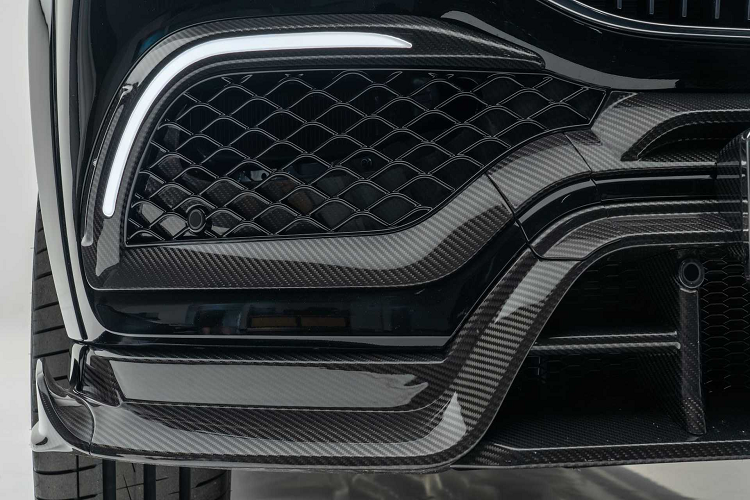 Mansory trong thời gian qua vẫn luôn gây ấn tượng với những bản độ dựa trên những mẫu xe như Lamborghini Urus, Bentley Bentayga và Ferrari SF90 mới trong vài tháng qua. GLS chỉ là phiên bản mới nhất nhận được một loạt các nâng cấp, tuy nhiên hiện hãng độ chưa tiết lộ giá bán cho phiên bản này.