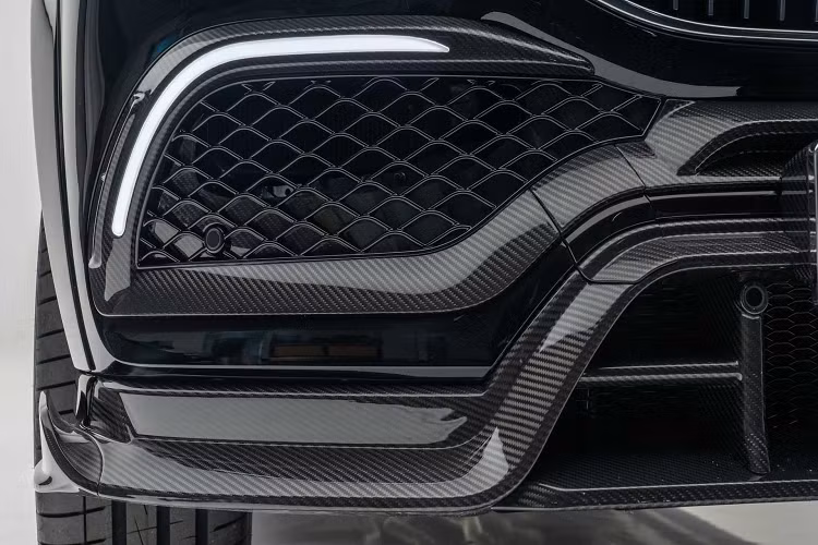 Mansory trong thời gian qua vẫn luôn gây ấn tượng với những bản độ dựa trên những mẫu xe như Lamborghini Urus, Bentley Bentayga và Ferrari SF90 mới trong vài tháng qua. GLS chỉ là phiên bản mới nhất nhận được một loạt các nâng cấp, tuy nhiên hiện hãng độ chưa tiết lộ giá bán cho phiên bản này.