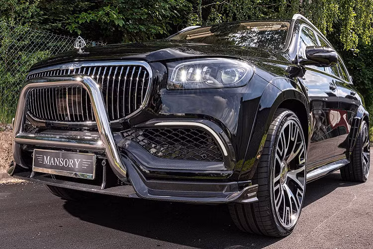 Mercedes-Maybach GLS của Mansory sau khi được nâng cấp có khả năng đạt tốc độ tối đa lên tới 300 km/h và đây là tốc độ đã được Mansory giới hạn điện tử. Chiếc SUV siêu sang này có khả năng tăng tốc từ 0 - 100 km/h chỉ trong vòng 4,4 giây. Ngoài ra gói độ cũng mang đến cho mẫu xe một diện mạo hoàn toàn mới với bộ bodykit bằng carbon với các tấm ốp thân rộng.