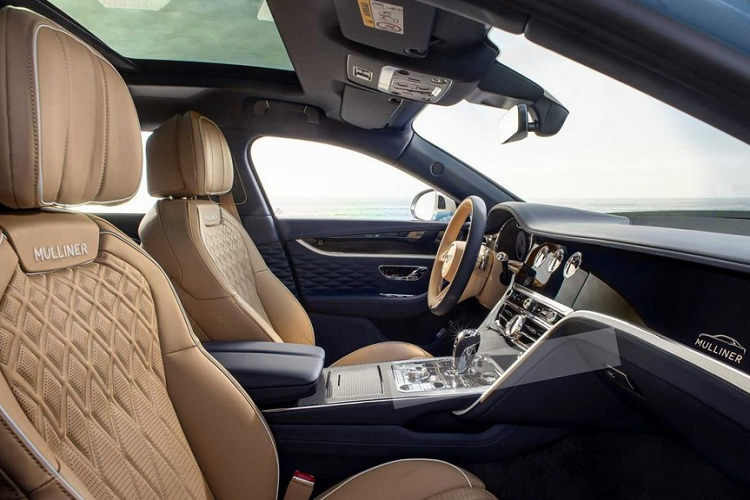 Tương tự, không có thay đổi nào đối với các hệ truyền động của xe được diễn ra. Thông số kỹ thuật trên xe siêu sang Bentley Flying Spur Mulliner Blackline được cung cấp trên những chiếc xe sử dụng hệ truyền động hybrid V6, V8 hoặc W12.