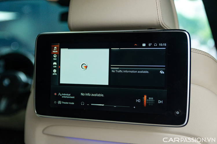 Một số trang bị nổi bật khác trên xe bao gồm: hệ thống điều hoà 5 vùng độc lập, sạc điện thoại thông minh không dây và màn hình hiển thị HUD, cặp màn hình giải trí cho hàng ghế phía sau, hệ thống âm thanh cao cấp Bowers&amp;Wilkins,...