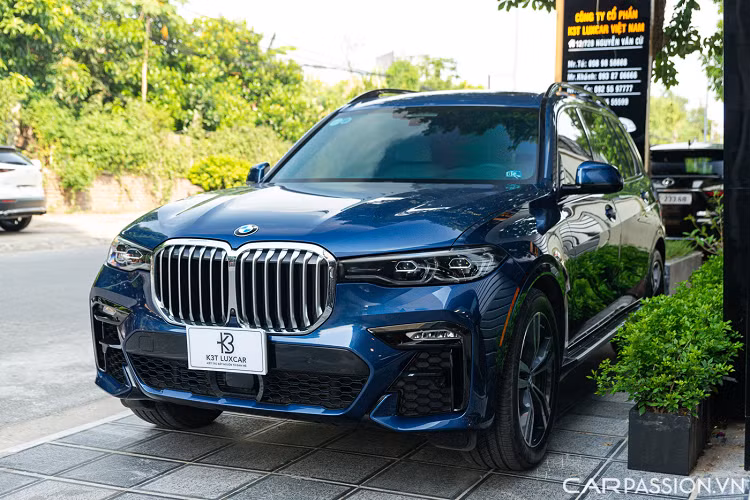 Hiện, chiếc BMW X7 từng thuộc sở hữu của MC Trấn Thành trong bài viết đang được rao bán tại showroom ôtô đã qua sử dụng tại quận Long Biên, Hà Nội.