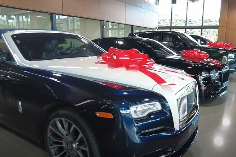 “Trái tim” của Continental GT V8 Convertible là khối động cơ V8, dung tích 4.0L lít, tích hợp bộ tăng áp turbo kép, sản sinh ra công suất tối đa 542 mã lực tại vòng tua máy 6.000 vòng/phút và mô-men xoắn cực đại 770 Nm tại dải vòng tua máy 2.000 đến 4.000 vòng/phút.