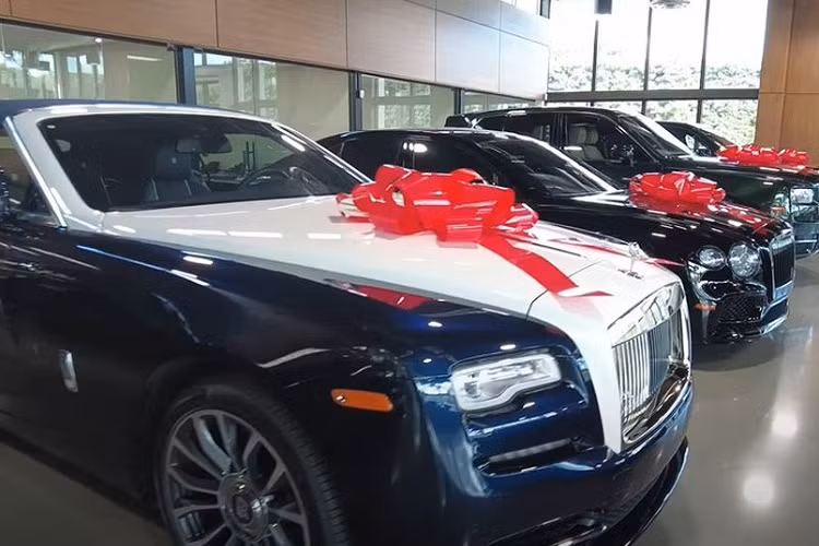 “Trái tim” của Continental GT V8 Convertible là khối động cơ V8, dung tích 4.0L lít, tích hợp bộ tăng áp turbo kép, sản sinh ra công suất tối đa 542 mã lực tại vòng tua máy 6.000 vòng/phút và mô-men xoắn cực đại 770 Nm tại dải vòng tua máy 2.000 đến 4.000 vòng/phút.